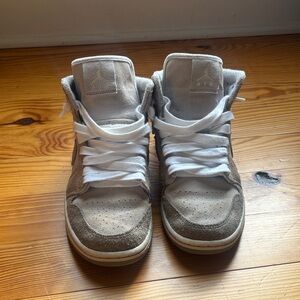 Air Jordan 1 Mid SE 'Particle Grey'
